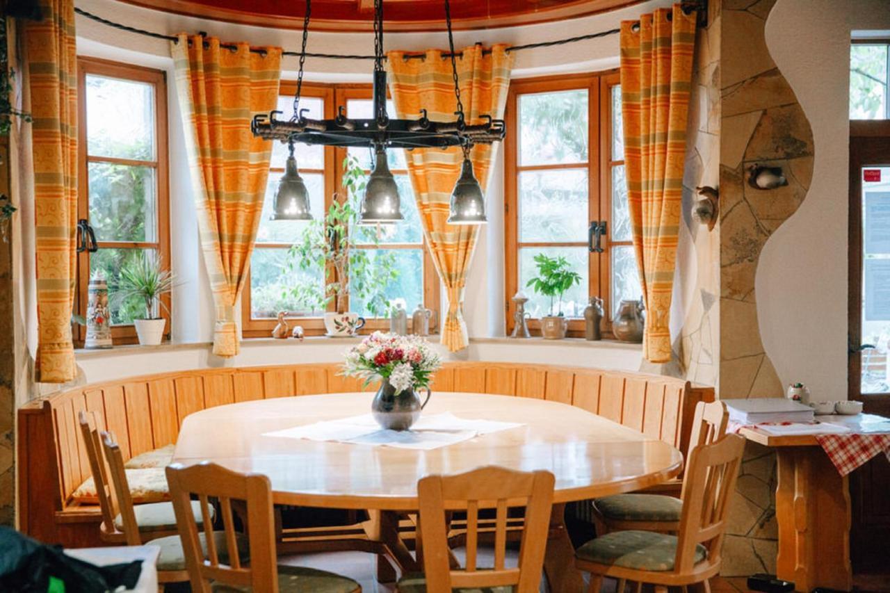 Herrenschenke-Café Eiring Königsberg in Bayern Esterno foto
